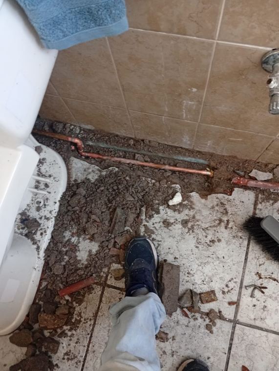 Detección de fuga de agua en tubería enterrada en Quito